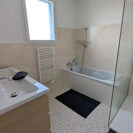 Feriehus Maison Pour 6 Adultes Ou 4 Adultes Et 4 Enfants, 3 Chambres, 1 Jardin *
